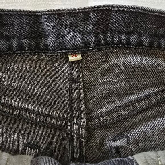 Levi’s High Rise Black Denim Shorts 26 Vintage Wash Roll Hem - Picture 3 of 4